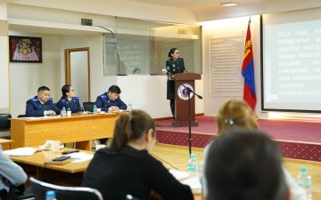 ЭРҮҮГИЙН БОЛОН ЗӨРЧЛИЙН ХЭРЭГ ХЯНАН ШИЙДВЭРЛЭХ АЖИЛЛАГААНЫ ЯВЦАД ХҮҮХДИЙН ЭРХИЙГ ЗӨРЧИХГҮЙ БАЙХАД АНХААРЧ БАЙНА