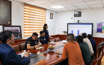 ЖОЛООЧ БЭЛТГЭДЭГ СУРГАЛТЫН ТӨВИЙН УДИРДЛАГУУДТАЙ УУЛЗАЛТ ХИЙЛЭЭ