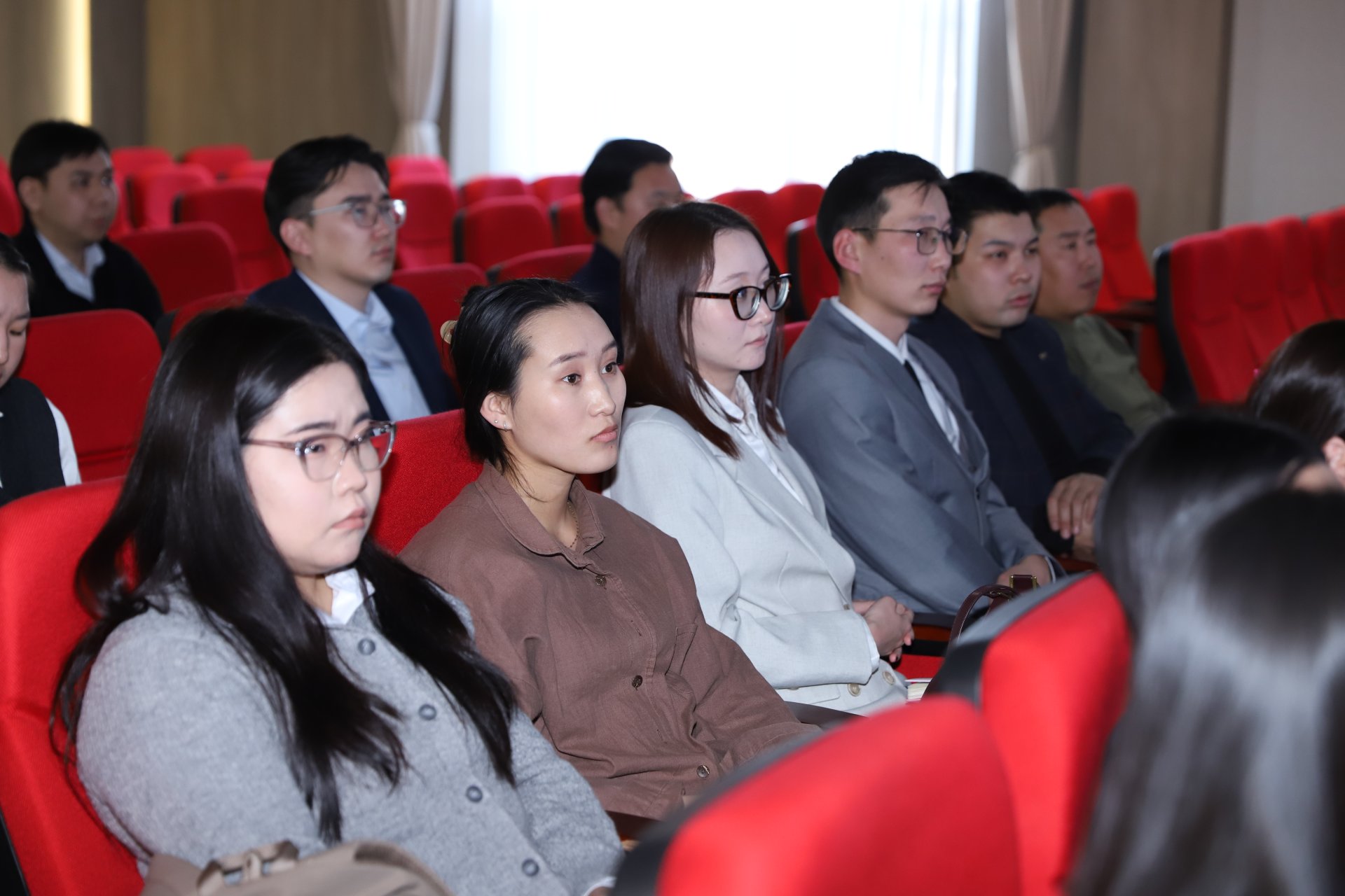 ПРОКУРОРЫН ТУСЛАХ АЖИЛТНЫ СОНГОН ШАЛГАРУУЛАЛТАД ТЭНЦСЭН 70 ХҮНИЙГ НӨӨЦӨД БҮРТГЭСЭН