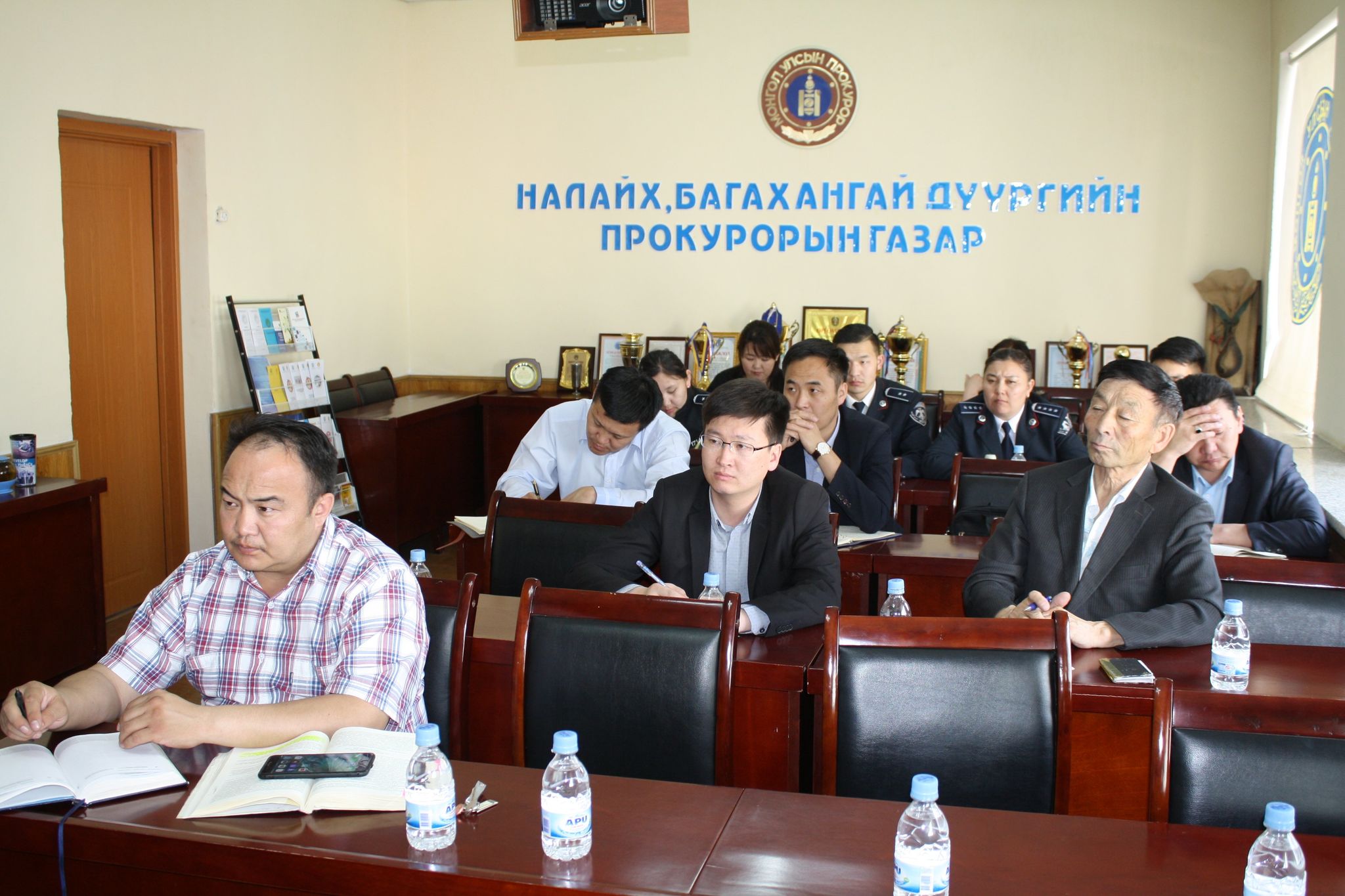 НАЛАЙХ, БАГАХАНГАЙ ДҮҮРГИЙН ПРОКУРОРЫН ГАЗРААС ХАМТАРСАН ЗӨВЛӨГӨӨН ЗОХИОН БАЙГУУЛЖЭЭ