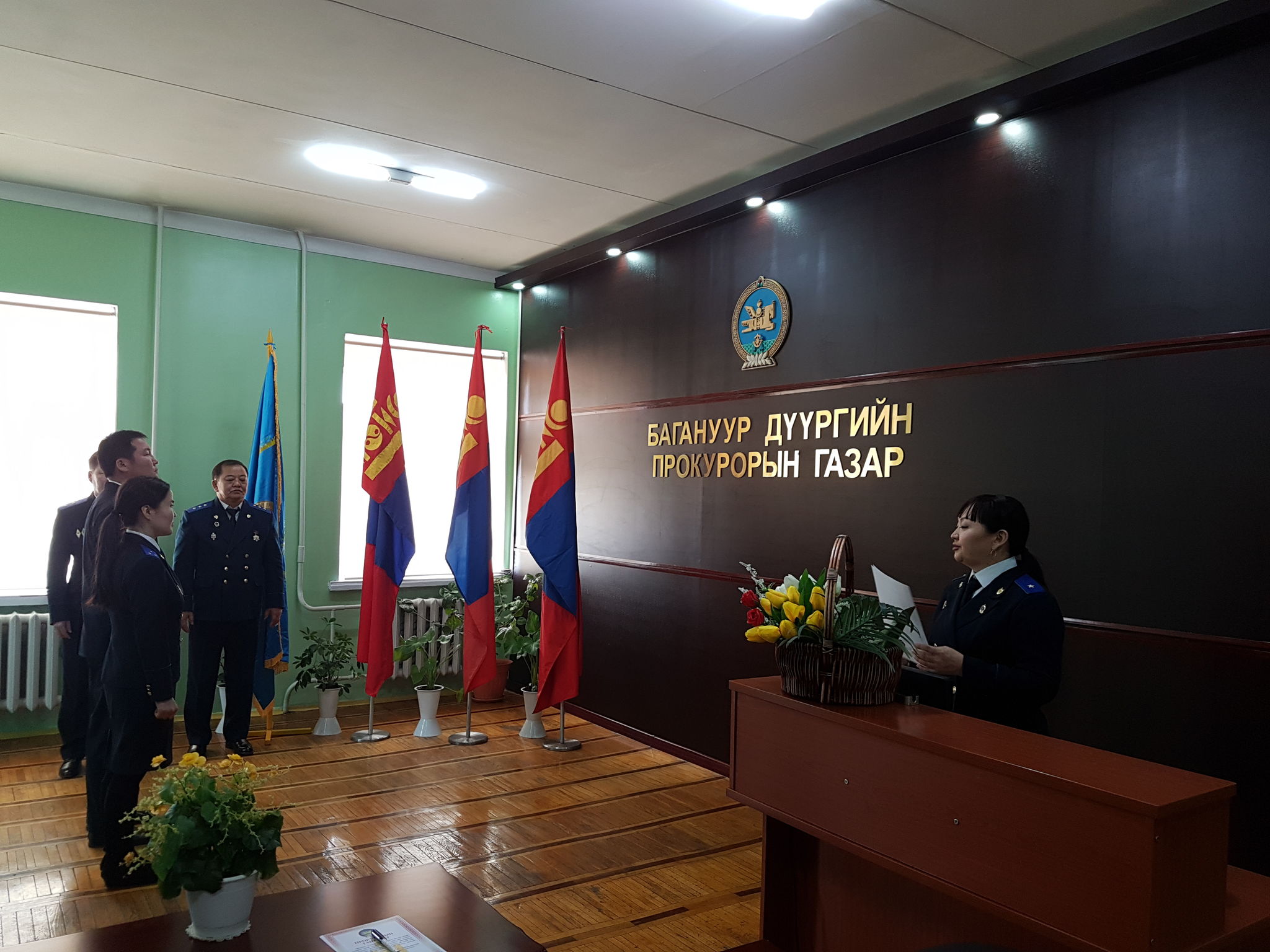 БАГАНУУР ДҮҮРГИЙН ПРОКУРОРЫН ГАЗАРТ ШИНЭЭР ТОМИЛОГДСОН ХЯНАЛТЫН ПРОКУРОР Н.ИХБАЯР, Б.ОЮУНЦЭЦЭГ НАР ТАНГАРАГ ӨРГӨВ