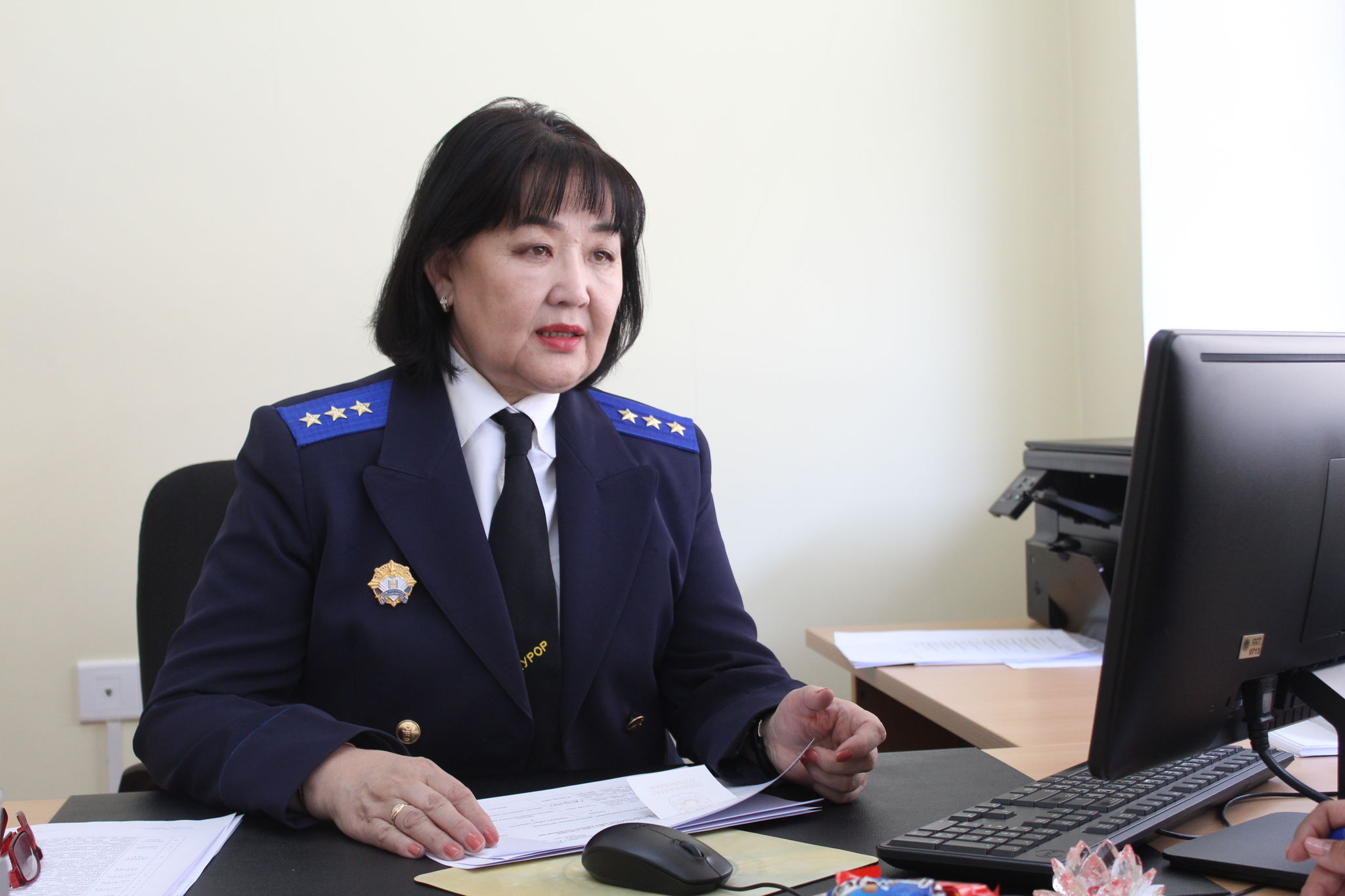 ЭРҮҮГИЙН ХЭРГИЙН ТӨВ АРХИВЫН ҮЙЛ АЖИЛЛАГААНЫ ТАЛААР ТУС АРХИВЫН ЭРХЛЭГЧ Ж.ЧИМГЭЭТЭЙ ЯРИЛЦЛАА
