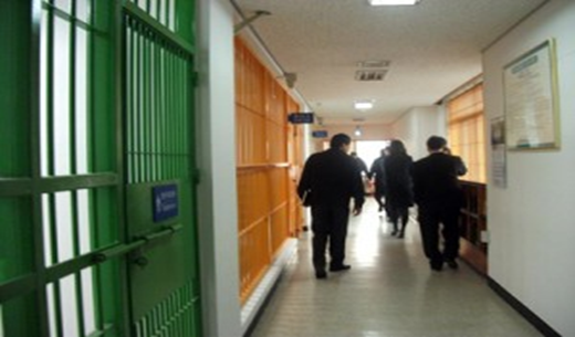 ГАДААДЫН ИРГЭНИЙГ СААТУУЛАХ БАЙРНЫ ҮЙЛ АЖИЛЛАГАА ХОЛБОГДОХ ХУУЛЬ, ЖУРМЫН ДАГУУ ЯВАГДАЖ БУЙ ЭСЭХИЙГ ШАЛГАЖЭЭ