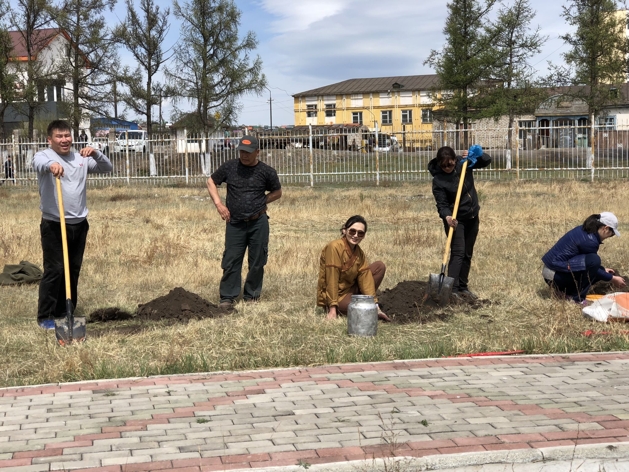 БУЛГАН АЙМГИЙН ПРОКУРОРЫН ГАЗРЫН ХАМТ ОЛОН МОД ТАРИЛАА