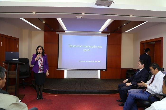 ШҮҮХЭЭС ҮҮРЭГ ХҮЛЭЭЛГЭХ, ЭРХ ХЯЗГААРЛАХ АЛБАДЛАГЫН АРГА ХЭМЖЭЭ АВАГДСАН  ЭТГЭЭДҮҮДЭД СУРГАЛТ, ЯРИА ТАНИУЛГЫГ ЗОХИОН БАЙГУУЛЛАА