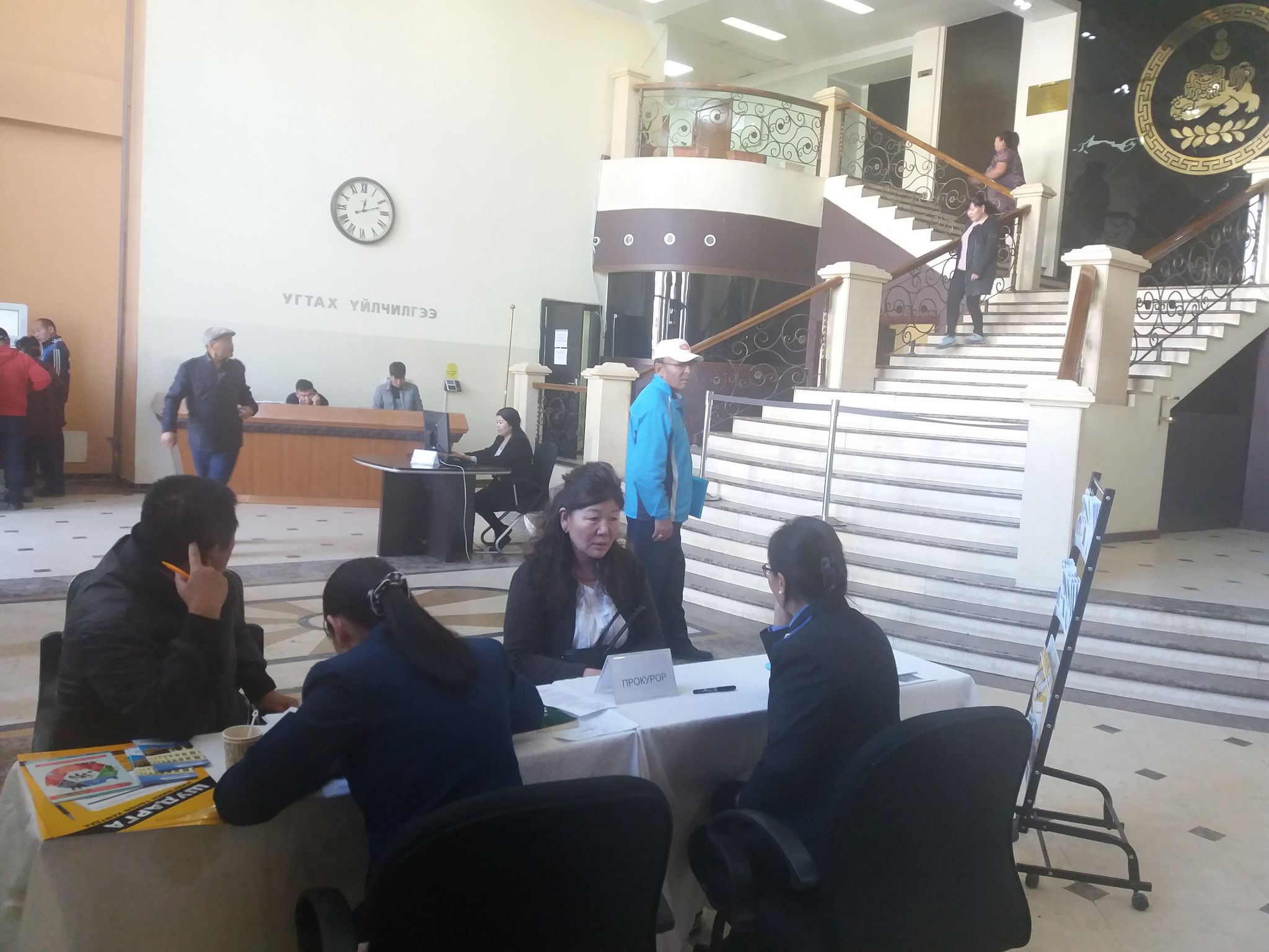 БАЯНЗҮРХ ДҮҮРГИЙН ПРОКУРОРЫН ГАЗРААС НЭЭЛТТЭЙ ӨДӨРЛӨГ ЗОХИОН БАЙГУУЛАВ. 
