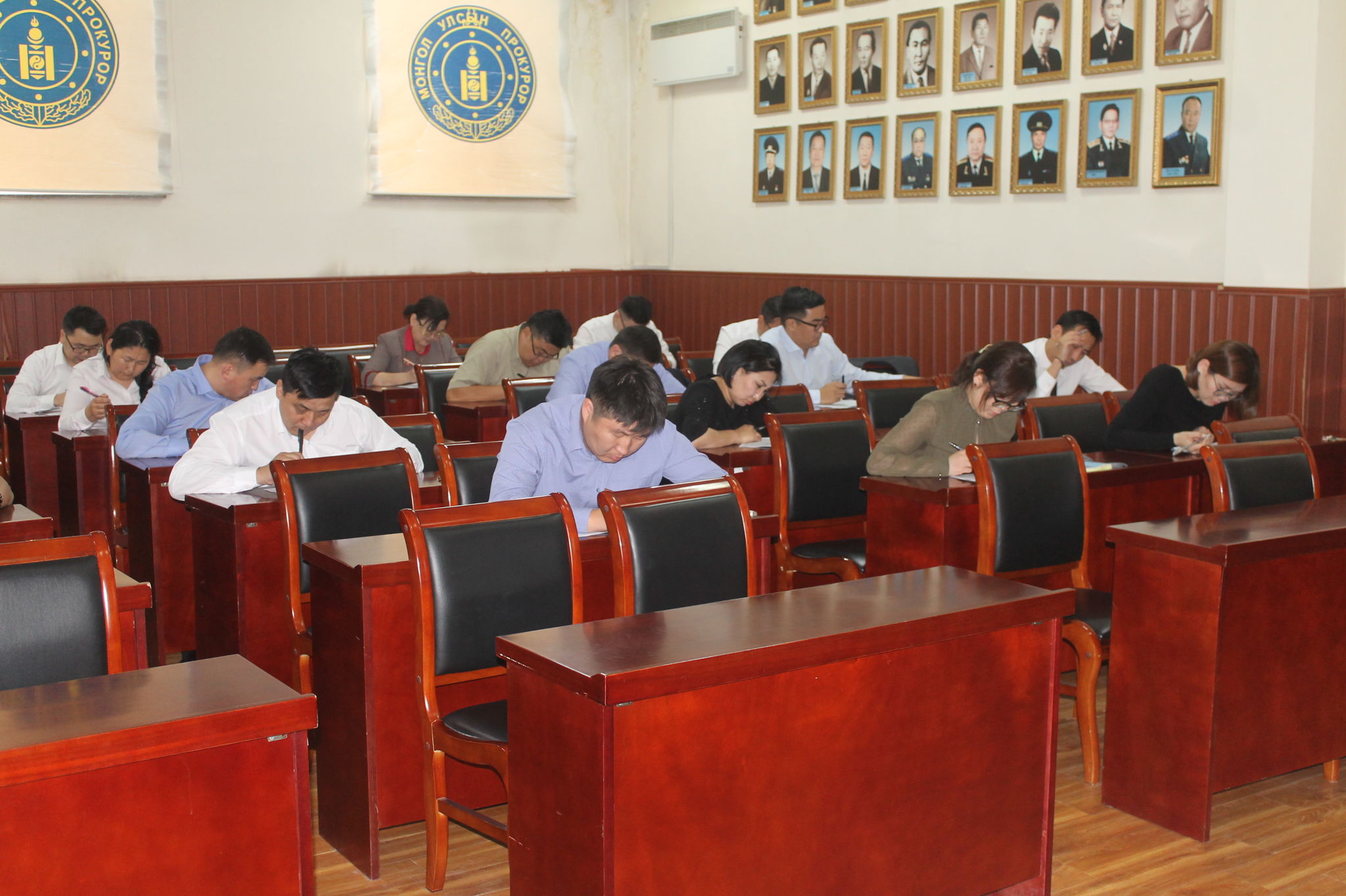 МЭРГЭЖЛИЙН УРАЛДААНЫ I ШАТАНД ТҮРҮҮЛСЭН ПРОКУРОР,  АЖИЛТНУУДАД ШАГНАЛ ГАРДУУЛЛАА