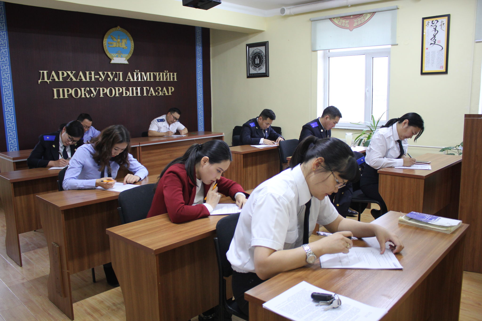 ДАРХАН-УУЛ АЙМГИЙН ПРОКУРОРЫН ГАЗАРТ  “ПРОКУРОР-2018”, “ТУСЛАХ АЖИЛТАН-2018” МЭРГЭЖЛИЙН УРАЛДААНЫ НЭГ ДҮГЭЭР ДҮГЭЭР ШАТНЫ ШАЛГАРУУЛАЛТЫГ АМЖИЛТТАЙ ЗОХИОН БАЙГУУЛЛАА