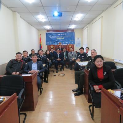 “ХҮРЭЭЛЭН БАЙГАА ОРЧНЫ ЭСРЭГ ГЭМТ ХЭРЭГ, ЗӨРЧЛИЙН ТАЛААР СУРГАЛТ ЗОХИОН БАЙГУУЛАХАД АНХААРАХ АСУУДАЛ, СУРГАН ЗААХ АРГА ЗҮЙН ОНЦЛОГ, ОЛОН УЛСЫН ТУРШЛАГА” СЭДЭВТ СУРГАГЧ БАГШ БЭЛТГЭХ БОГИНО ХУГАЦААНЫ КУРСЫГ ЗОХИОН БАЙГУУЛЛАА