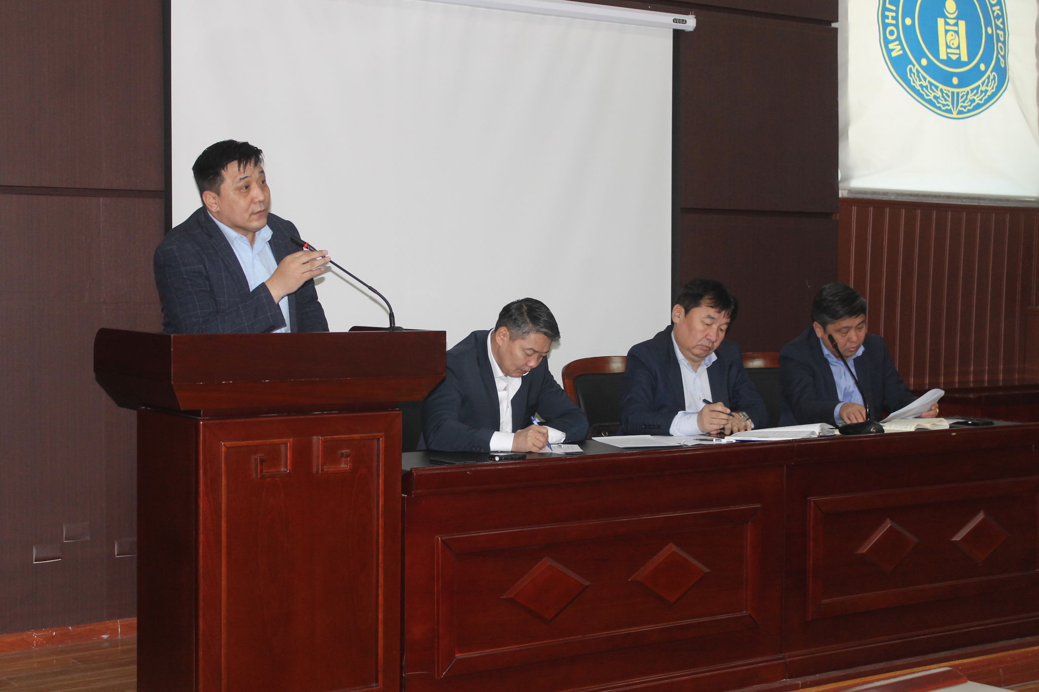 НИЙСЛЭЛ, ДҮҮРГИЙН ПРОКУРОРЫН ГАЗРУУДЫН ЗӨРЧИЛ ШАЛГАН ШИЙДВЭРЛЭХ, ШИЙДВЭР ГҮЙЦЭТГЭХ АЖИЛЛАГААНД ХЯНАЛТ ТАВИХ  АЖИЛ ХАРИУЦСАН ПРОКУРОРУУД ЗӨВЛӨЛДЛӨӨ