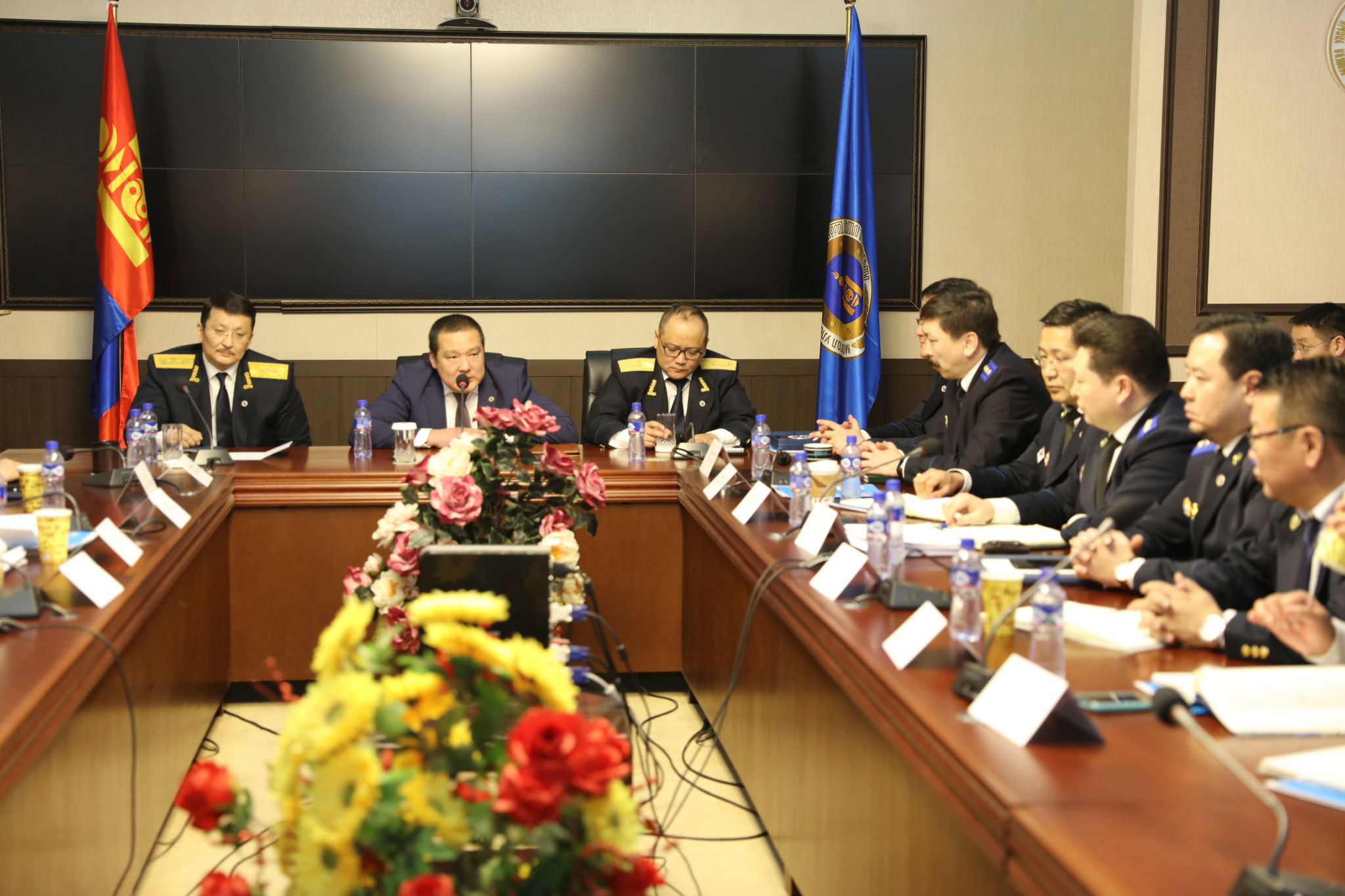 ПРОКУРОРУУД  МОНГОЛЫН ХУУЛЬЧДЫН ХОЛБООНЫ “ХҮНДЭТ ТЭМДЭГ”-ЭЭР ШАГНАГДЛАА