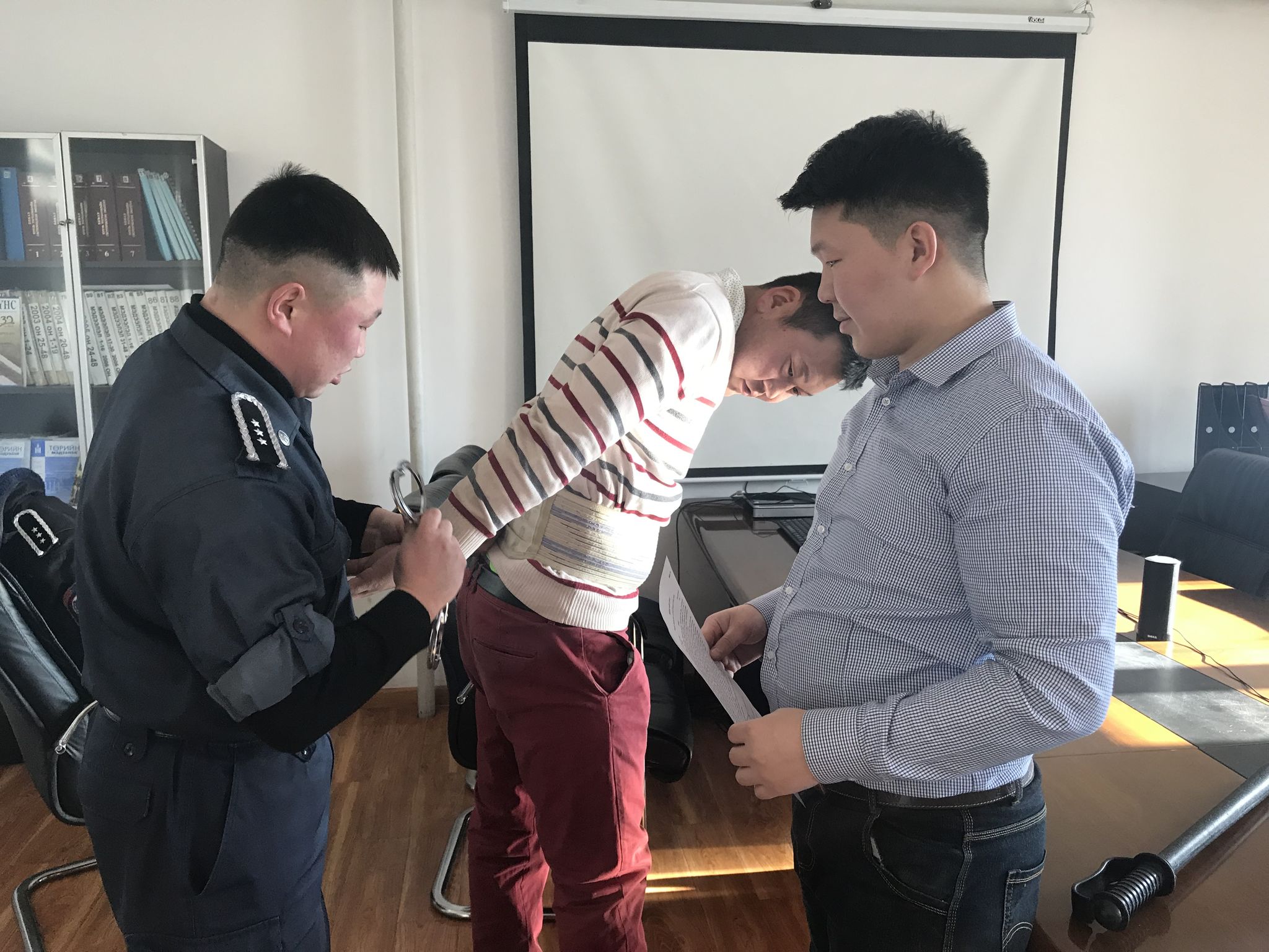 ПРОКУРОР, ХАРУУЛ ХАМГААЛАЛТЫН АЖИЛТНУУДАД  “ТУСГАЙ ХЭРЭГСЭЛ ТҮҮНИЙГ ХЭРЭГЛЭХ ХУУЛЬ ЗҮЙН ҮНДЭСЛЭЛ ШААРДЛАГА”  СЭДВЭЭР СУРГАЛТ ЗОХИОН БАЙГУУЛЛАА