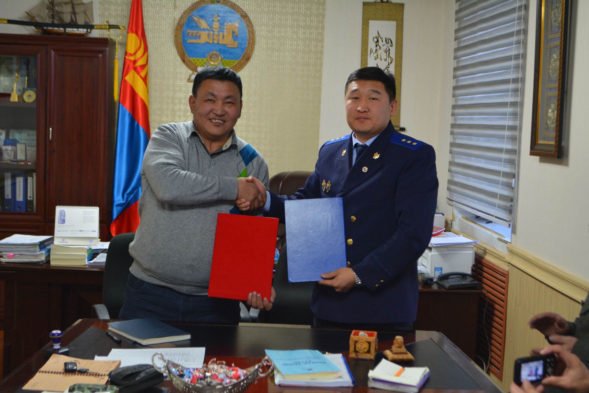 ХӨВСГӨЛ АЙМГИЙН МЭРГЭЖЛИЙН ХЯНАЛТ, УЛААН ТАЙГЫН УЛСЫН ТУСГАЙ ХАМГААЛАЛТЫН ГАЗРЫН ЭРХ БҮХИЙ АЛБАН ТУШААЛТНУУДТАЙ ХАМТАРСАН ЗӨВЛӨГӨӨН ХИЙЖ, СУРГАЛТ ЗОХИОН БАЙГУУЛЛАА