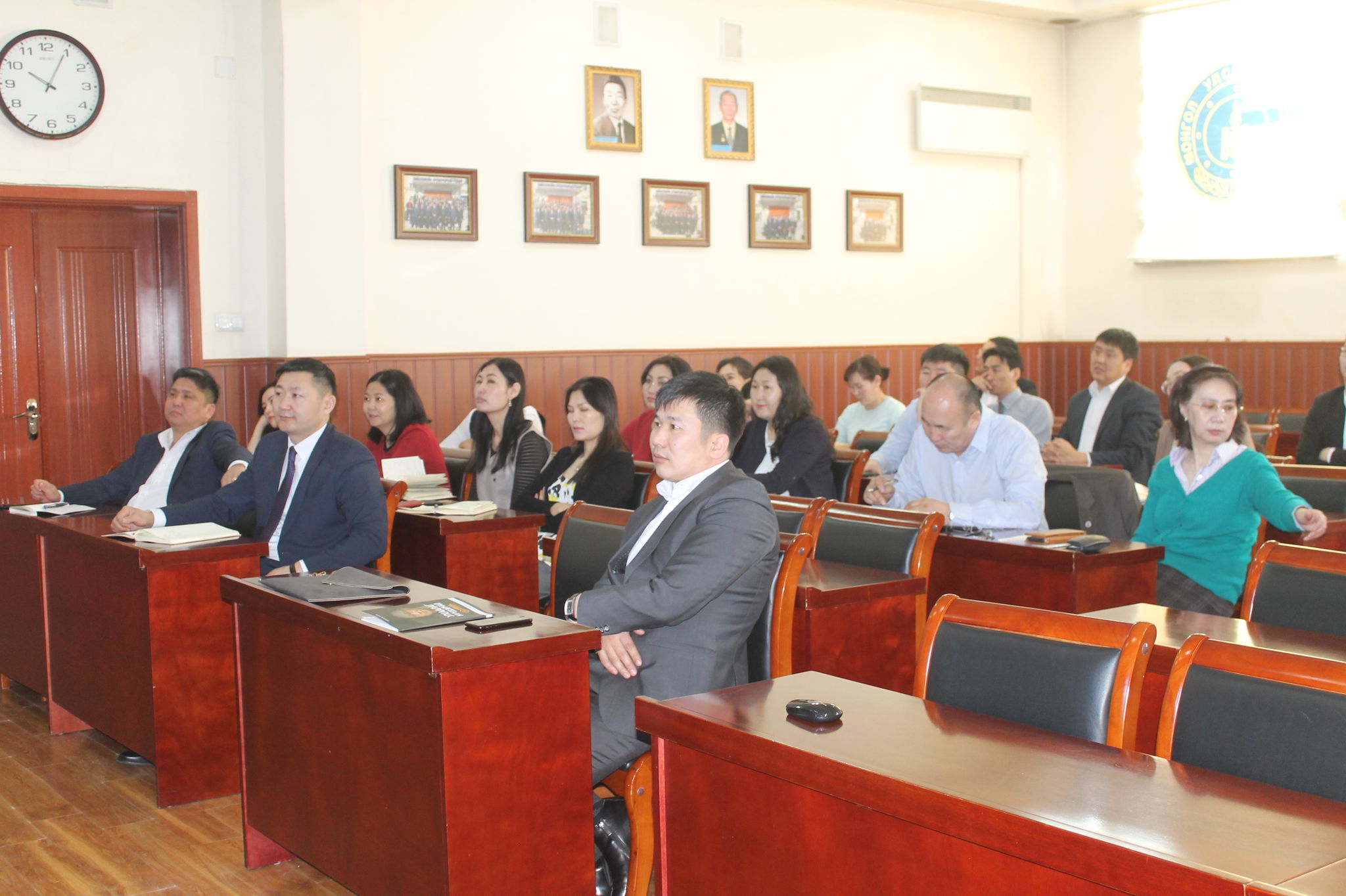 ПРОКУРОР, АЖИЛТНУУДАД ЗОРИУЛАН “МАНЛАЙЛАЛ БА ӨӨРЧЛӨЛТ” СЭДВЭЭР СУРГАЛТ ЗОХИОН БАЙГУУЛЖЭЭ