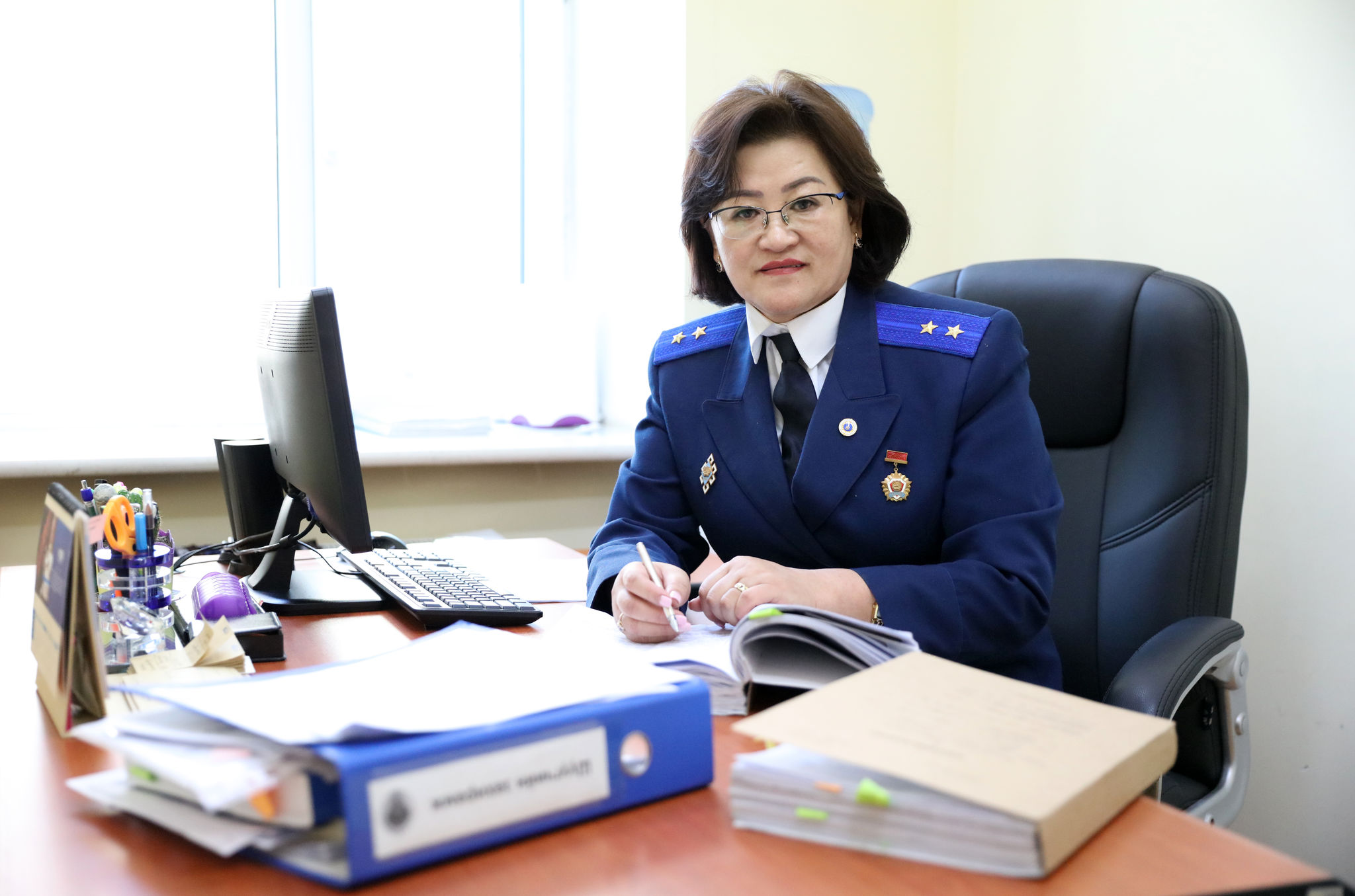 З.ОЮУНДЭЛГЭР: ПРОКУРОР БҮСГҮЙЧҮҮД АМЬДРАЛАА Ч, АЖЛАА Ч АВЧ ЯВАХ ЧАДВАРТАЙ ХҮМҮҮС