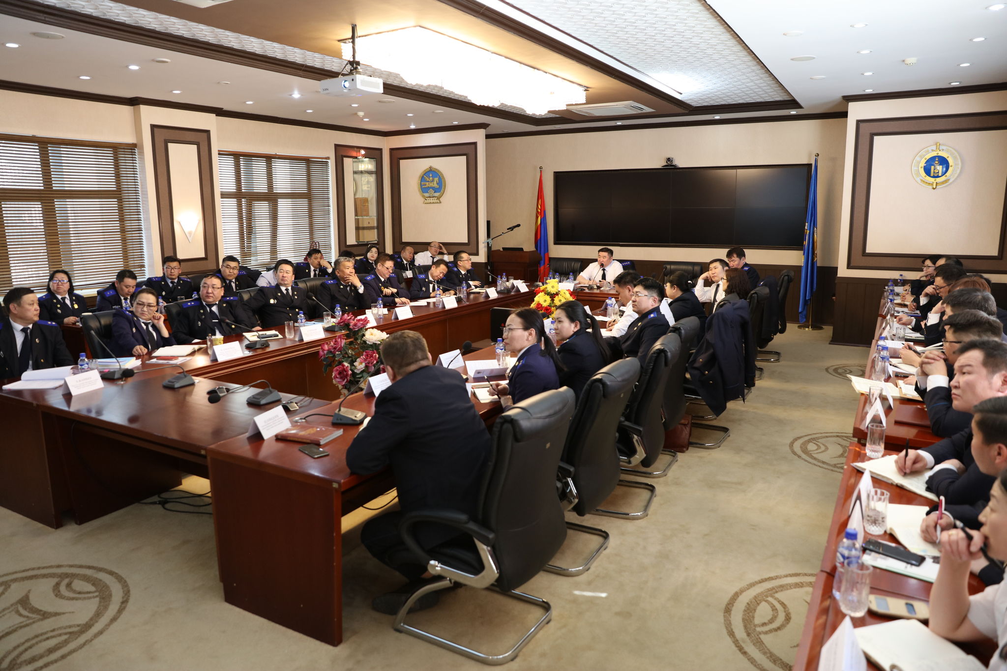 ТӨВ, ОРОН НУТГИЙН ПРОКУРОРЫН БАЙГУУЛЛАГЫН  ШҮҮХИЙН ШИЙДВЭР ГҮЙЦЭТГЭХ АЖИЛЛАГААНД ТАВИХ ХЯНАЛТ ХАРИУЦСАН  ПРОКУРОРУУДЫН НЭГДСЭН СУРГАЛТ, ЗӨВЛӨГӨӨН БОЛЛОО