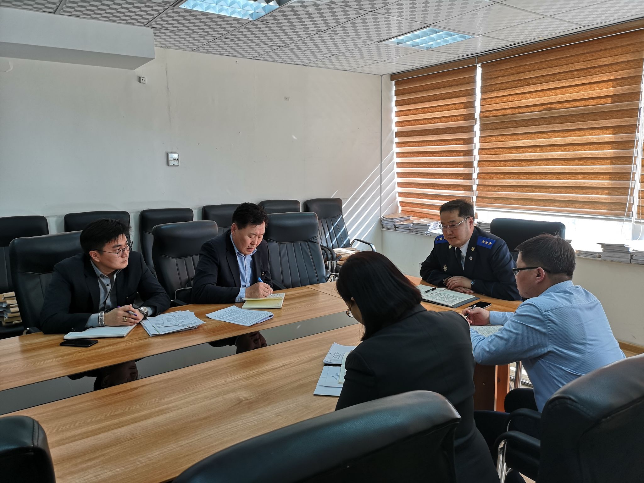 ХҮРЭЭЛЭН БУЙ ОРЧНЫГ ХАМГААЛАХ ТАЛААРХ ХУУЛЬ ТОГТООМЖИЙГ  ХЭРЭГЖҮҮЛЭХ ТАЛААР УУЛЗАЛТ, ЯРИЛЦЛАГА ЗОХИОН БАЙГУУЛЖЭЭ