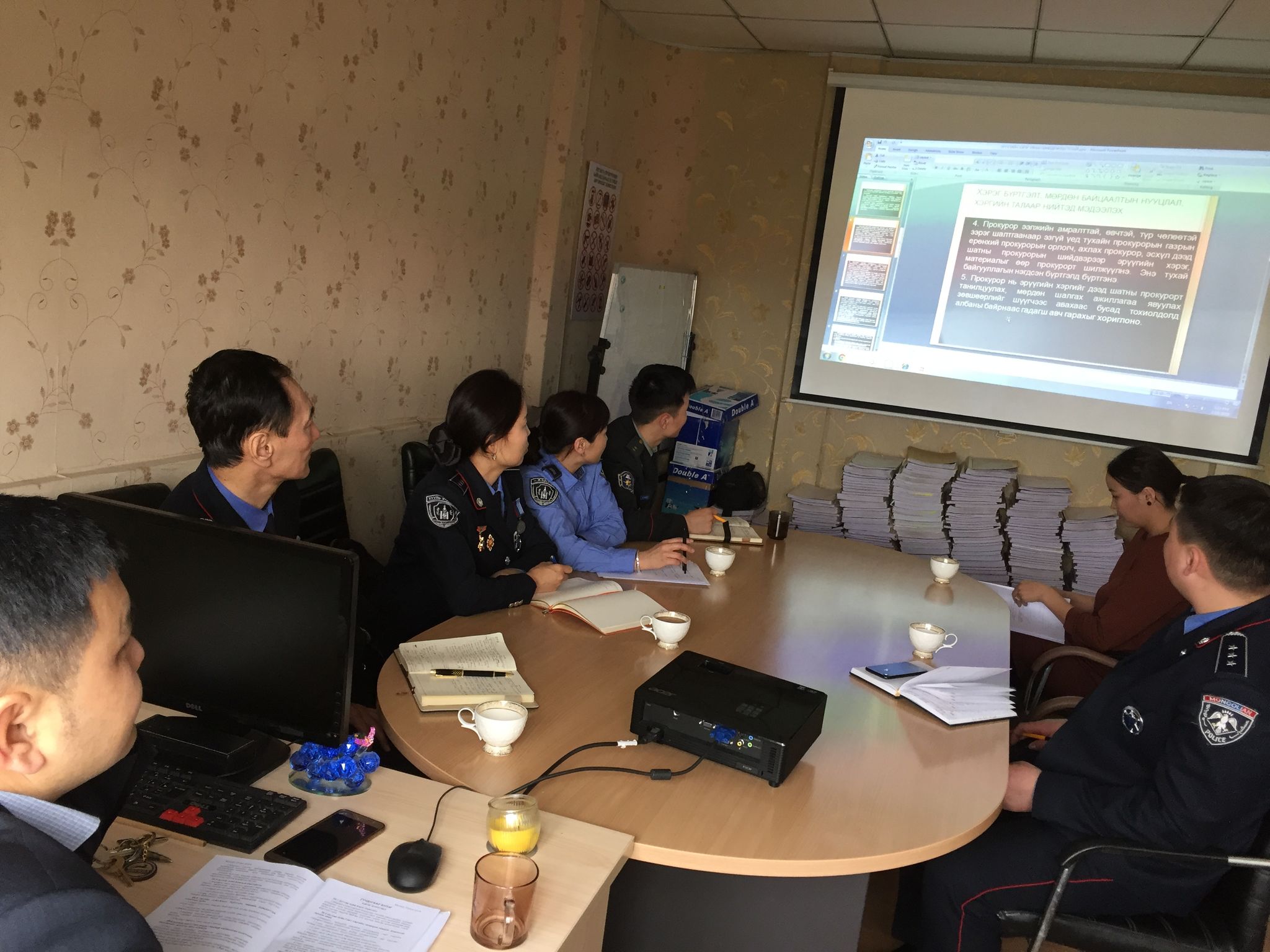 ХУУЛЬ САХИУЛАХ БАЙГУУЛЛАГУУДЫН ХЭВЛЭЛ МЭДЭЭЛЛИЙН  АЛБАНЫ АЖИЛТНУУДТАЙ УУЛЗАЛТ ЗОХИОН БАЙГУУЛЖЭЭ