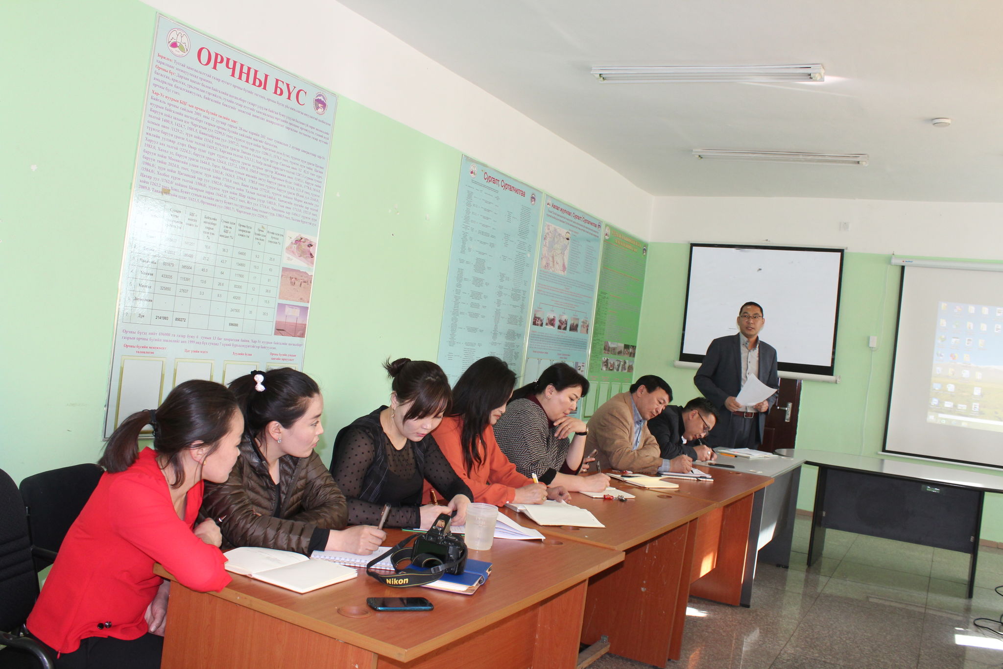 ХҮРЭЭЛЭН БАЙГАА ОРЧНЫГ ХАМГААЛАХ ЧИГЛЭЛЭЭР МЭРГЭЖЛИЙН БАЙГУУЛЛАГУУДТАЙ ХАМТАРСАН УУЛЗАЛТ ЗОХИОН БАЙГУУЛЖЭЭ