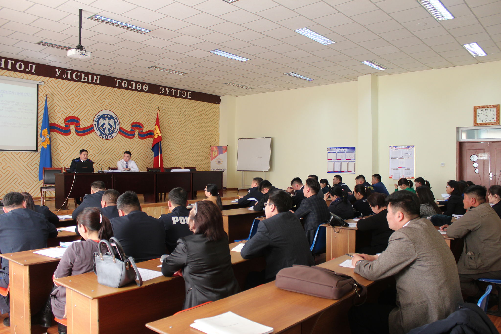 ДУНДГОВЬ АЙМГИЙН  ПРОКУРОРЫН ГАЗРААС “ЗӨРЧЛИЙН ХЭРЭГ БҮРТГЭЛТИЙН АЖИЛЛАГАА ЯВУУЛАХ ЭРХ БҮХИЙ АЛБАН ТУШААЛТНУУДЫН НЭГДСЭН ЗӨВЛӨГӨӨН”-ИЙГ ЗОХИОН БАЙГУУЛЛАА