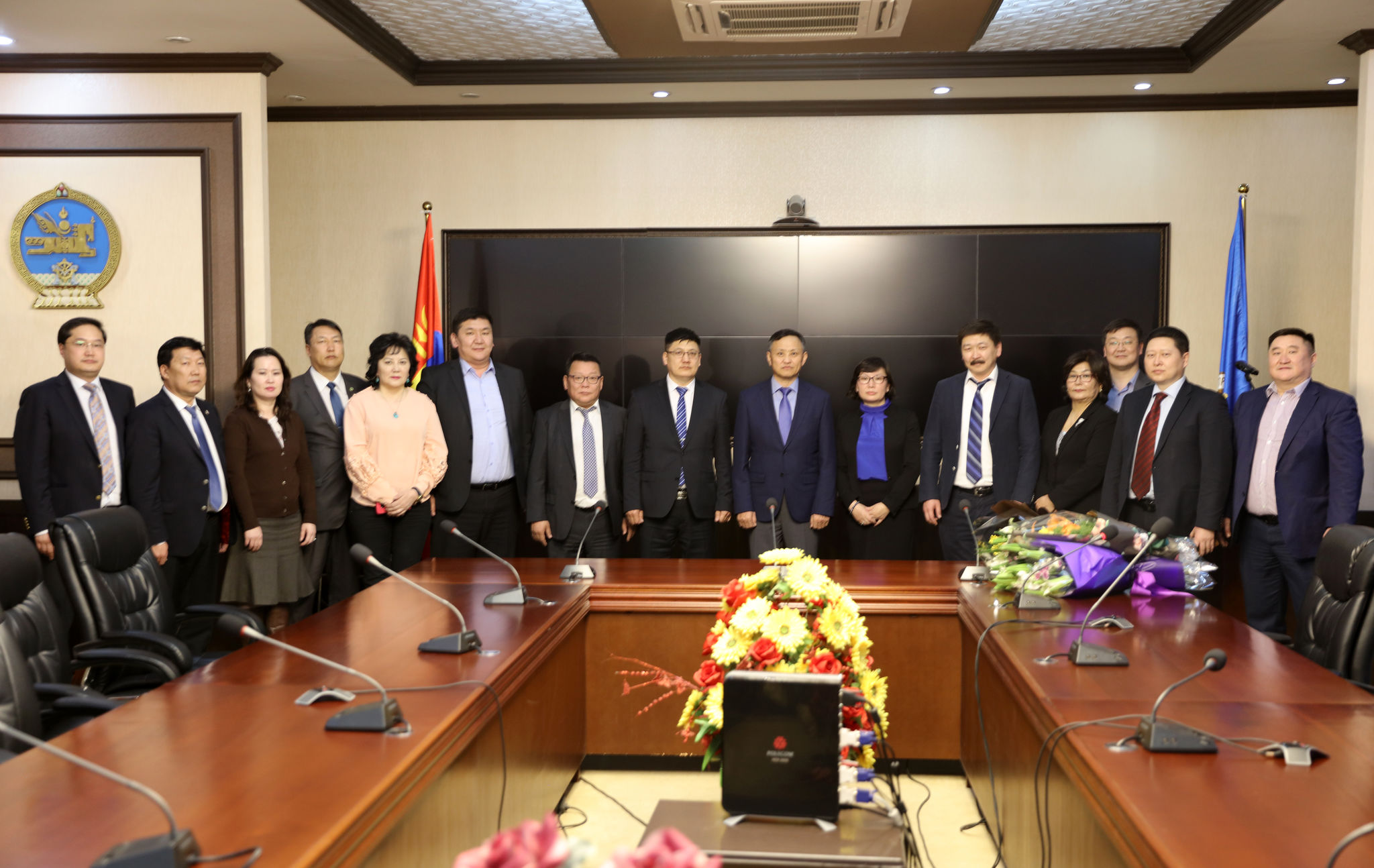 МОНГОЛ УЛСЫН ЕРӨНХИЙ ПРОКУРОРЫН ОРЛОГЧООР ТОМИЛОГДСОН  М.ЧИНБАТ, С.АЛИМАНЦЭЦЭГ НАР ҮҮРЭГТ АЖИЛДАА ОРЛОО