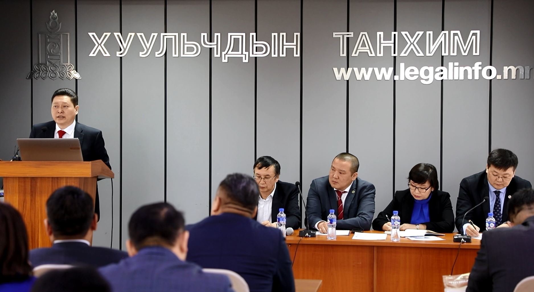 “ХЯЛБАРШУУЛСАН ЖУРМААР ХЭРЭГ ХЯНАН ШИЙДВЭРЛЭХ АЖИЛЛАГАА