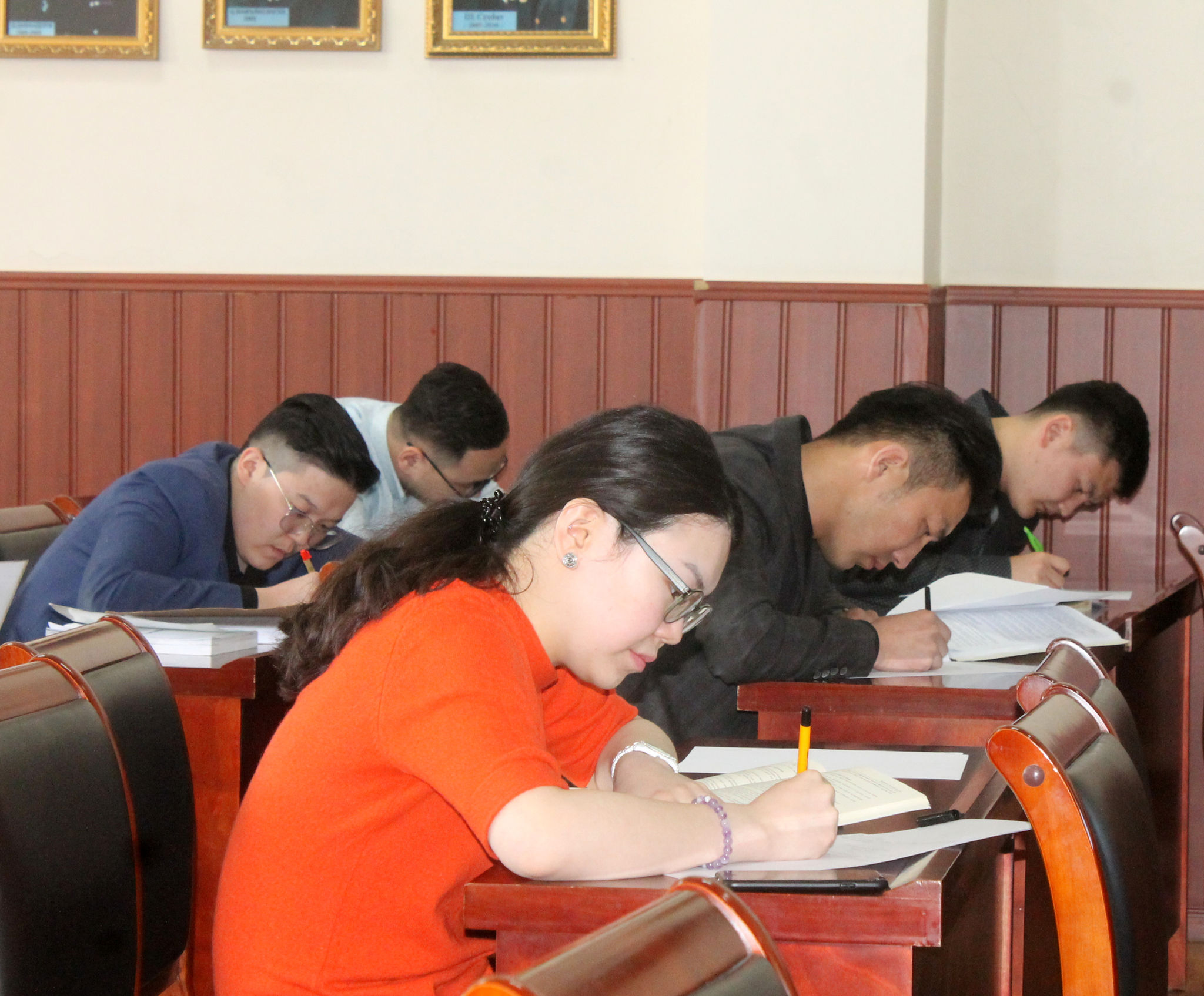 “ПРОКУРОРЫН ЭРХ ЗҮЙН ХЭЛБЭРИЙГ ХЭН САЙН ҮЙЛДЭХ ВЭ”  УРАЛДААН ЗОХИОН БАЙГУУЛЖЭЭ