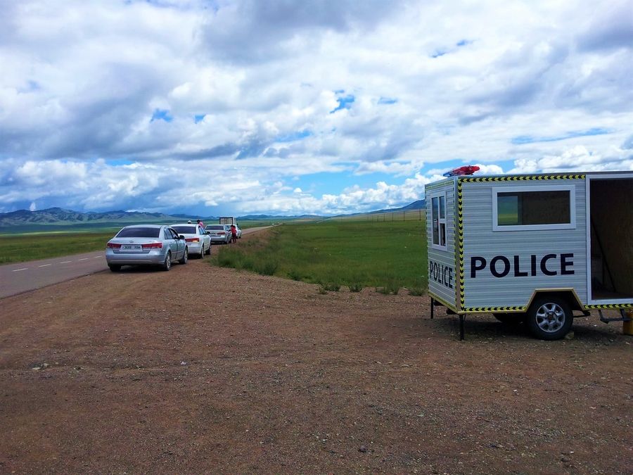 ТӨВ АЙМГИЙН НУТАГ ДЭВСГЭРИЙГ ДАЙРАН ӨНГӨРДӨГ АВТО ЗАМД  ГАРСАН ГЭМТ ХЭРГИЙН ГАРАЛТЫГ СУДАЛЖЭЭ.