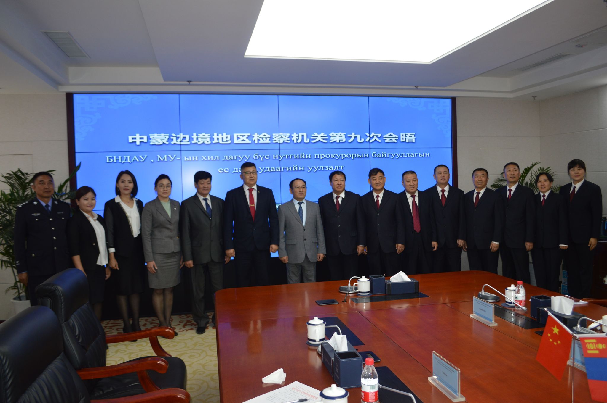 ДОРНОГОВЬ АЙМГИЙН ПРОКУРОРЫН ГАЗРЫН  ТӨЛӨӨЛӨГЧИД ГАДААД АЛБАН АЙЛЧЛАЛ ХИЙЖЭЭ