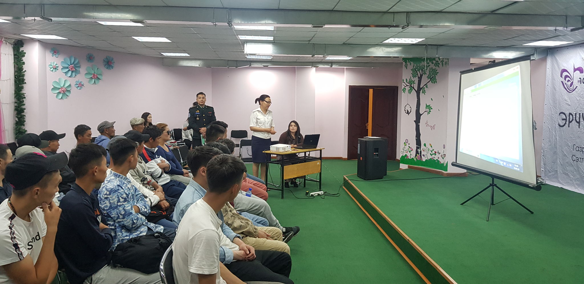 ЯЛААС ТЭНСЭН СУЛЛАГДСАН 24 ИРГЭНИЙ САНАЛ, ХҮСЭЛТИЙГ СОНССОН БАЙНА