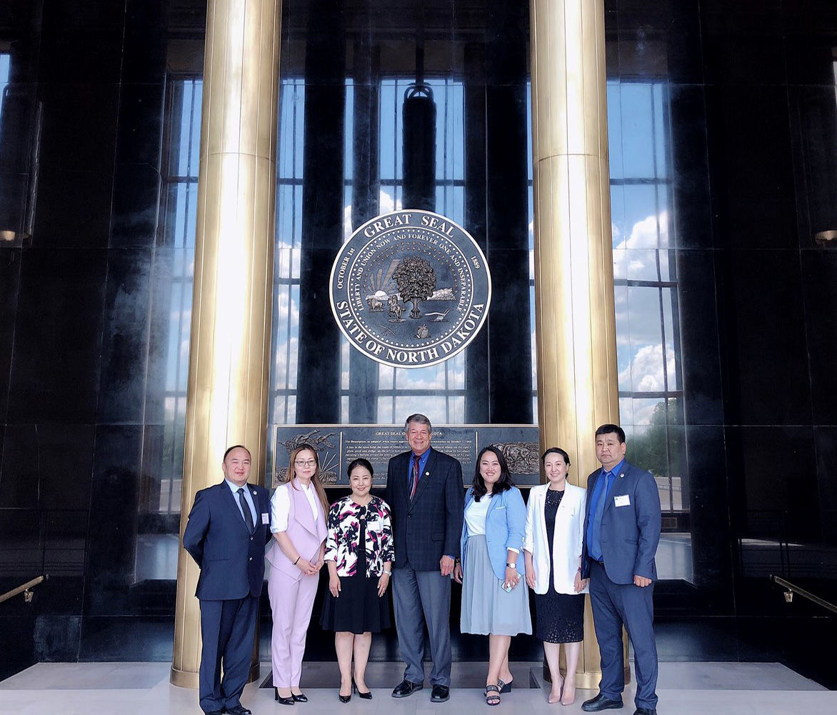 “НЭЭЛТТЭЙ ДЭЛХИЙН МАНЛАЙЛАЛ ТӨВ”-ИЙН ХӨТӨЛБӨРИЙН ХҮРЭЭНД АНУ-Д СУРГАЛТАНД ХАМРАГДСАН ТАЛААР