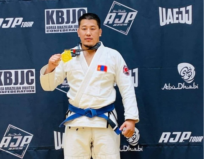 УЛСЫН ЕРӨНХИЙ ПРОКУРОРЫН ГАЗРЫН АЖИЛТАН Б.МӨНГӨН ОЛОН УЛСЫН ТЭМЦЭЭНД АЛТАН МЕДАЛЬ ХҮРТЖЭЭ