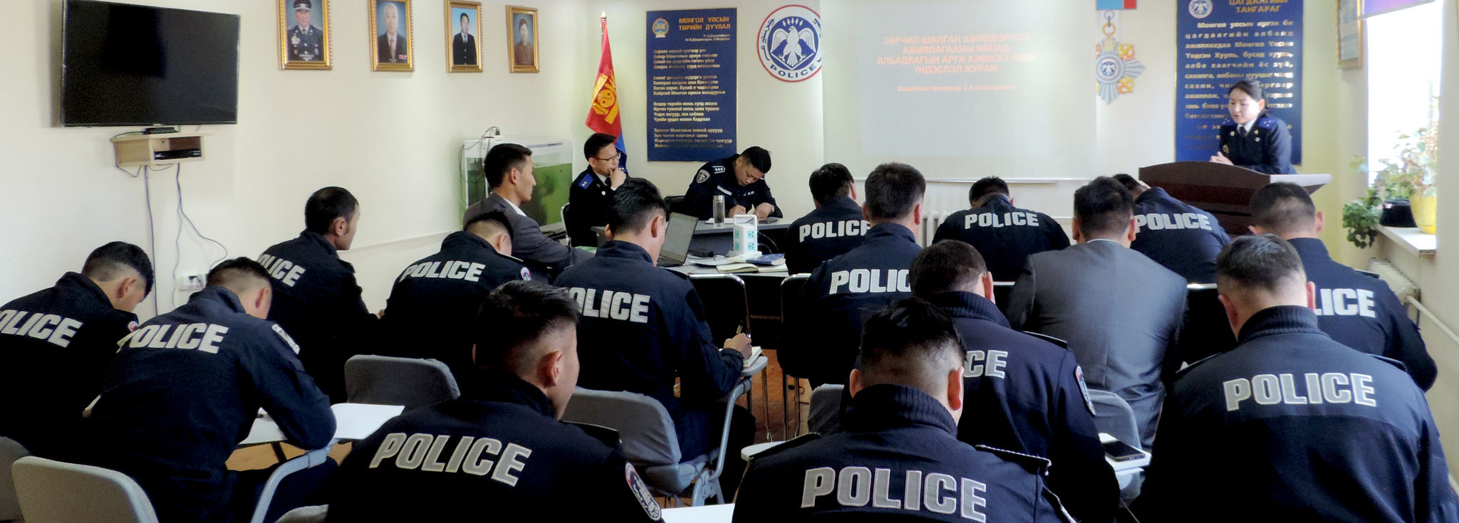 ЦАГДААГИЙН ХЭЛТСИЙН МӨРДӨГЧ, ЭРХ БҮХИЙ АЛБАН ТУШААЛТНУУДАД СУРГАЛТ ЗОХИОН БАЙГУУЛЖЭЭ