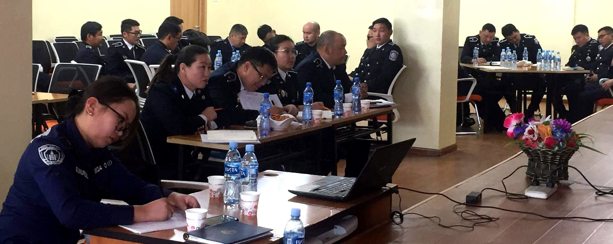 ӨВӨРХАНГАЙ АЙМГИЙН ПРОКУРОР ГАЗАР УДААШИРСАН ХЭРГҮҮДИЙГ ШИЙДВЭРЛЭХЭД АНХААРЧ БАЙНА