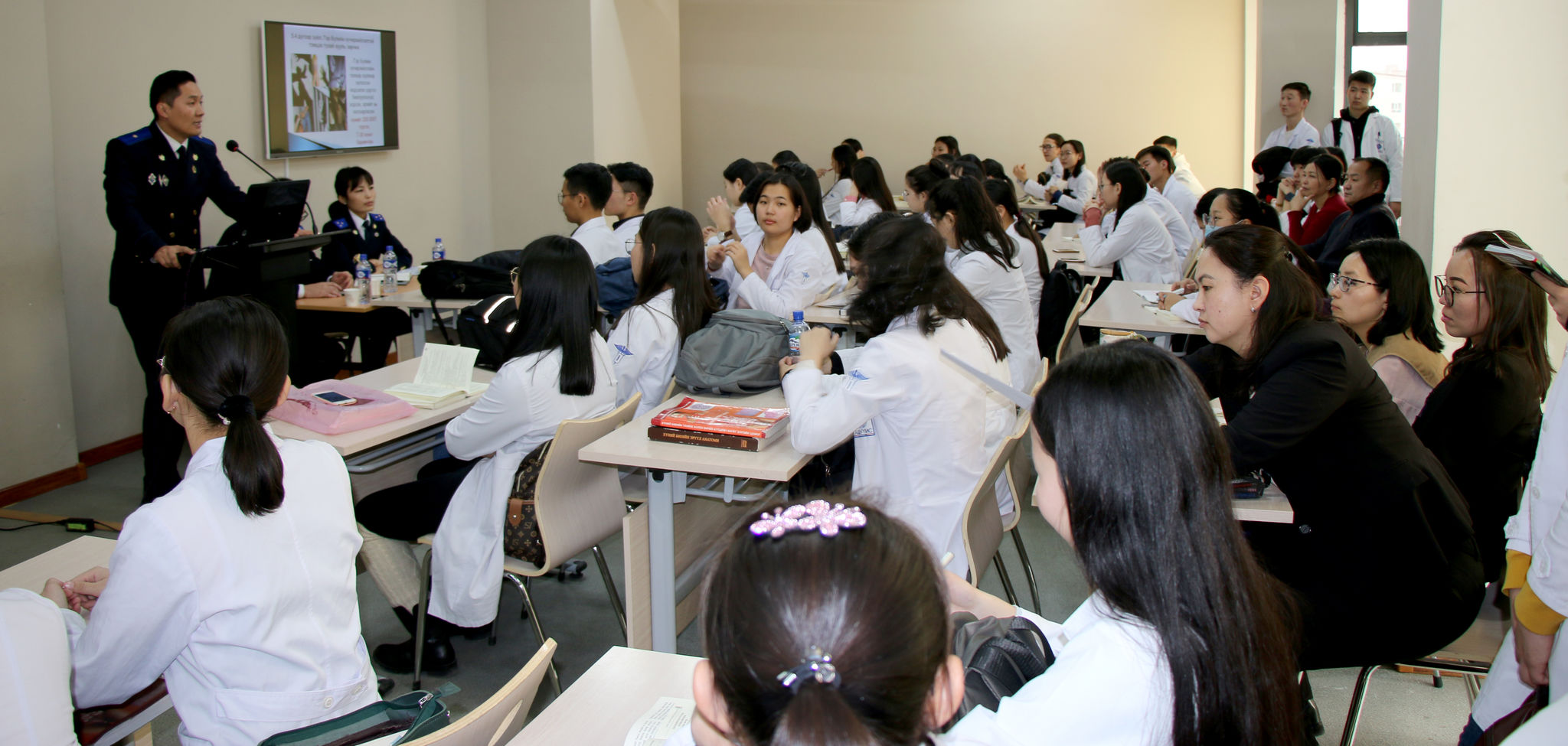 АШУҮИС-ИЙН БАГШ, ОЮУТНУУД ГЭМТ ХЭРГЭЭС УРЬДЧИЛАН СЭРГИЙЛЭХ СУРГАЛТАНД ХАМРАГДЛАА