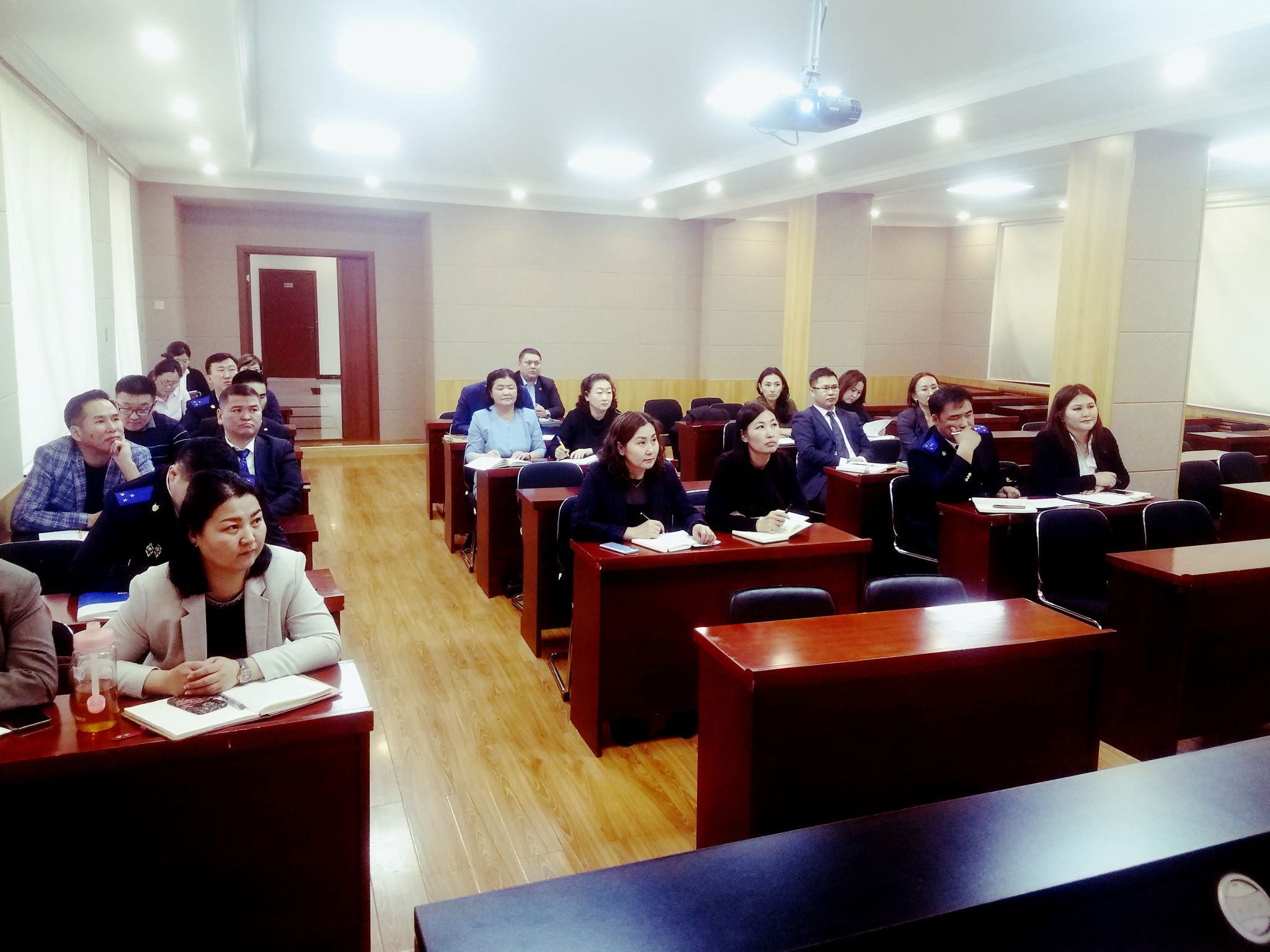 “МӨНГӨ УГААХ ГЭМТ ХЭРГИЙГ ШАЛГАЖ, ШИЙДВЭРЛЭХЭД АНХААРАХ АСУУДАЛ” СЭДЭВТ СУРГАЛТ ЗОХИОН БАЙГУУЛЛАА