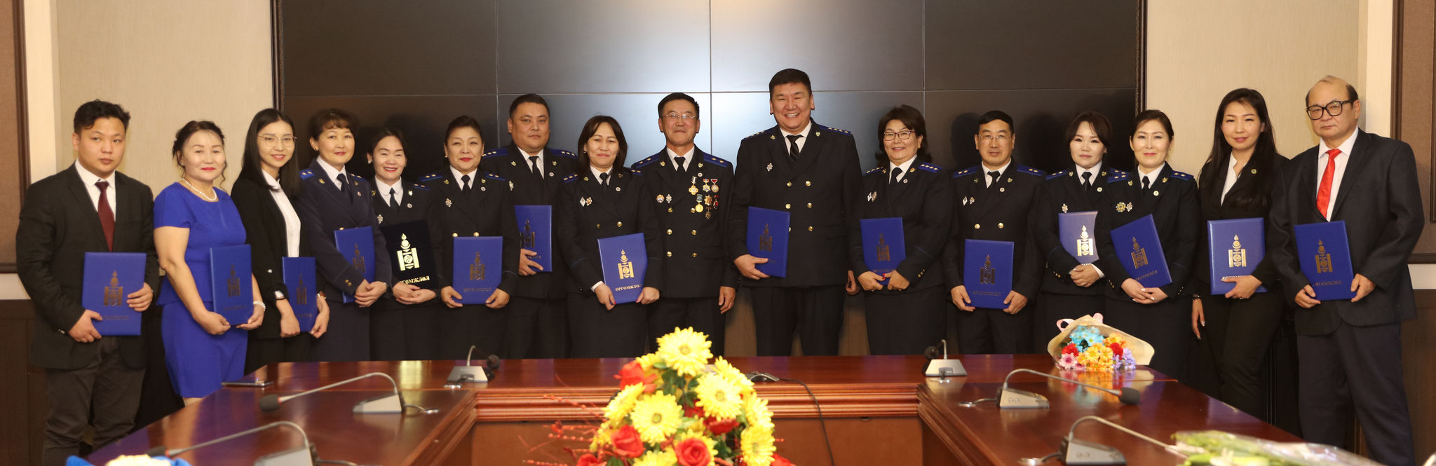 ХАМТ ОЛНОО МАНЛАЙЛСАН ПРОКУРОР, АЖИЛТНУУДЫГ ШАГНАЖ УРАМШУУЛЛАА