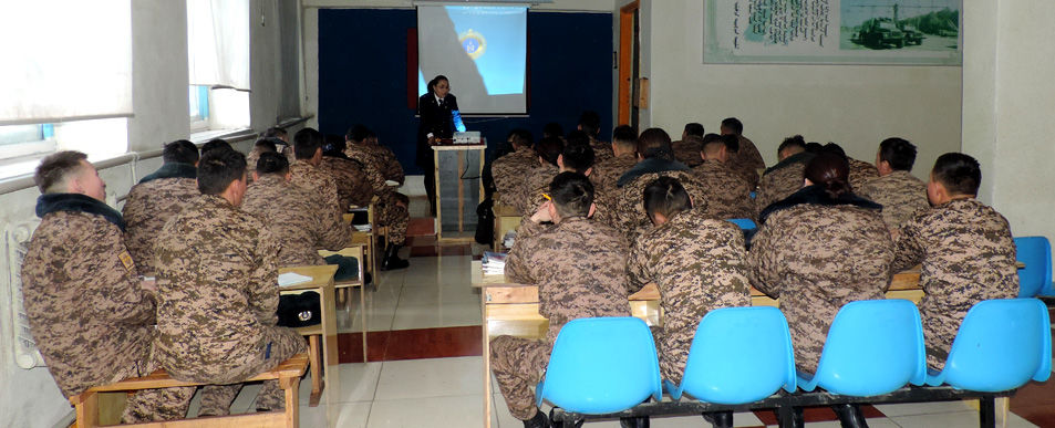 305 ДУГААР ТУСГАЙ АНГИЙН АЖИЛТАН, АЛБАН ХААГЧДАД СУРГАЛТ ХИЙЖЭЭ