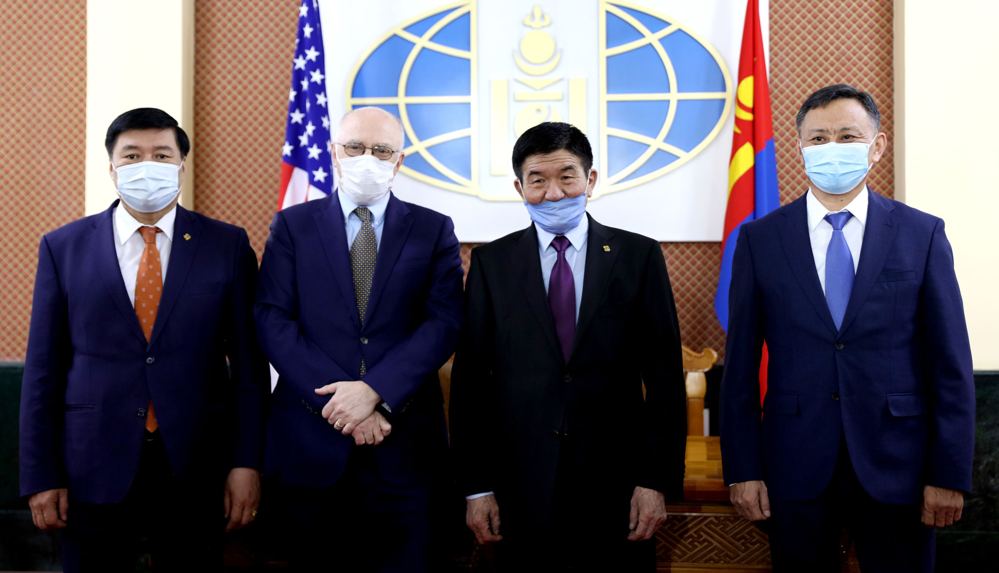 АНУ, МОНГОЛ УЛС ХҮҮХЭД ХАМГААЛЛЫН ТҮНШЛЭЛИЙН КОМПАКТ ГЭРЭЭНД ГАРЫН ҮСЭГ ЗУРЛАА